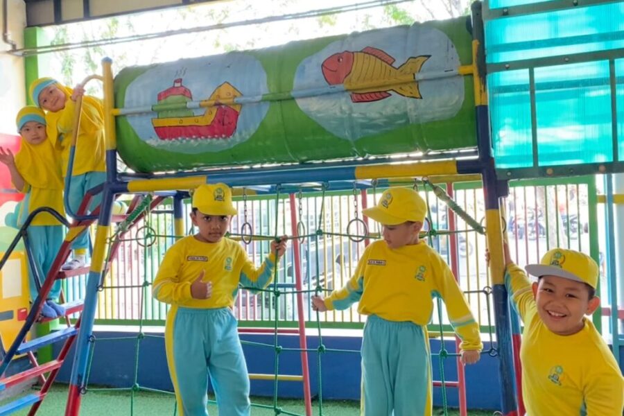 RA (4) RA (4)